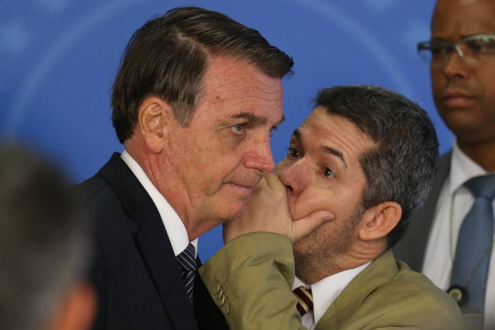 Em crise com PSL, Bolsonaro recorre à 'velha política' para salvar articulação do governo