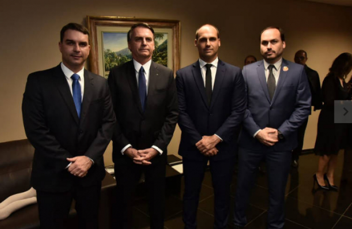 Supremo e TSE analisam 7 investigações que podem atingir Bolsonaro e seu entorno