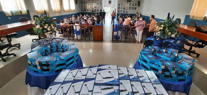 Prefeitura de Lavras/CE entrega tablets, balanças, mochilas e camisas para Agentes Comunitários de Saúde