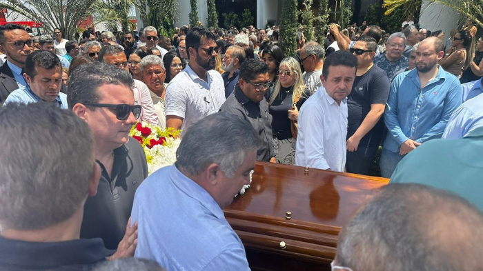 Vereadora Yanny Brena é enterrada em Juazeiro do Norte sob comoção de familiares e amigos