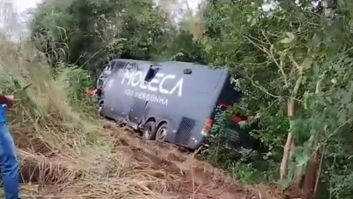 Acidente entre ônibus da banda Moleca 100 Vergonha e ambulância causa morte no Piauí