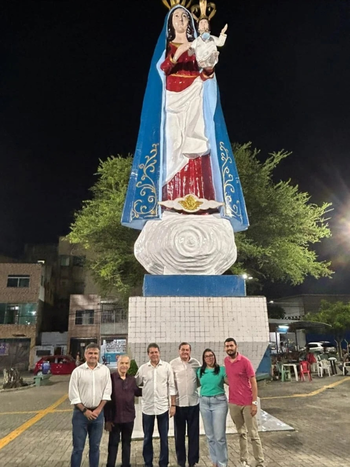 Evandro Leitão visita Paróquia de Nazaré no Montese