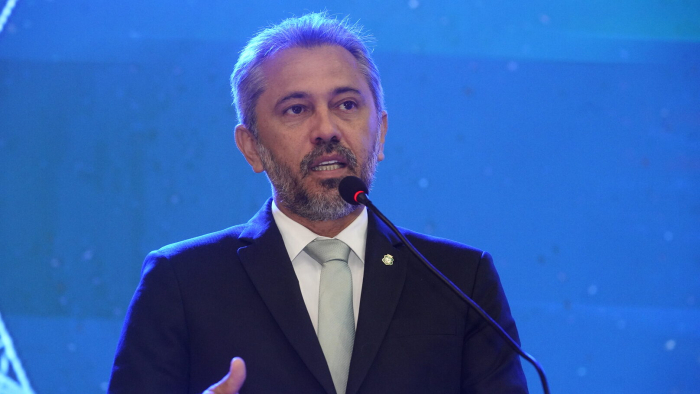 Elmano anuncia pagamento antecipado do salário dos servidores