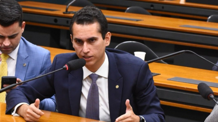 Câmara dos Deputados aprova projeto de Domingos Neto que protege patrimônio de crianças
